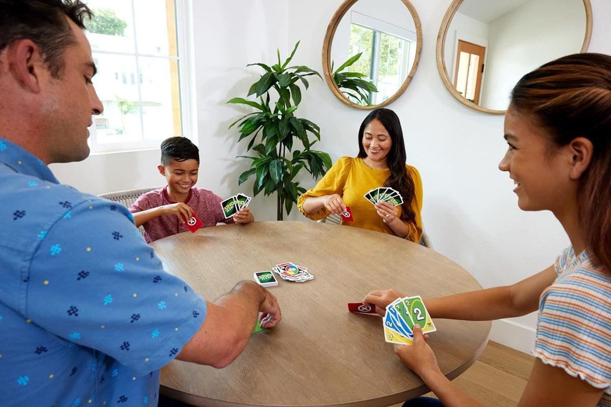 UNO Flex, Family Card Game for Kids and Adults for Party Game Night, Use as a Travel Game or Engaging Gift for Kids, 2 to 8 Players, Ages 7 and Up, HMY99